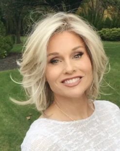 Upstage Wig By Raquel Welch 39 Upstage Wig By Raquel Welch -Exquisite Wig Shop IMG 7805