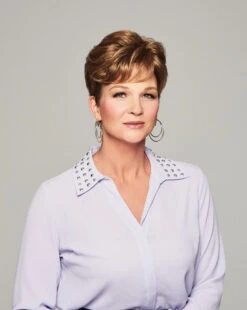 Lyric Top Piece By Raquel Welch 22 Lyric Top Piece By Raquel Welch -Exquisite Wig Shop RW Lyric Model Front1