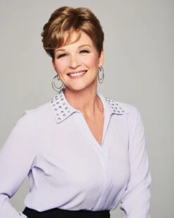 Lyric Top Piece By Raquel Welch 24 Lyric Top Piece By Raquel Welch -Exquisite Wig Shop RW Lyric Model Front5